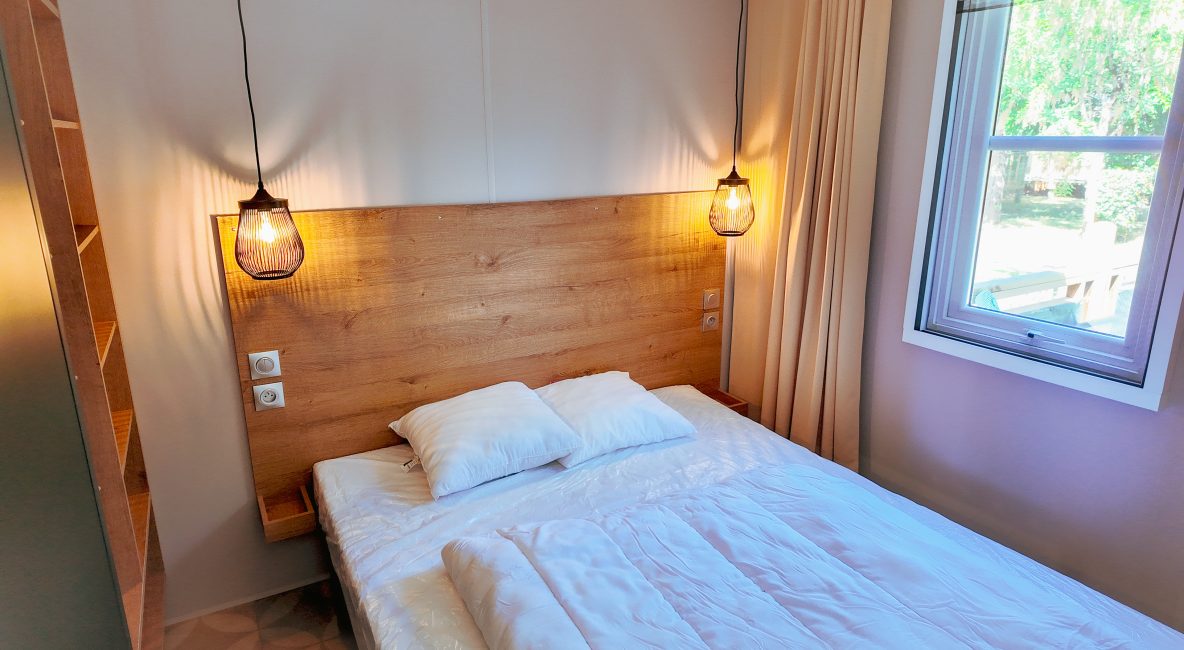 le-sous-bois-mobil-home-cote-jardin-1