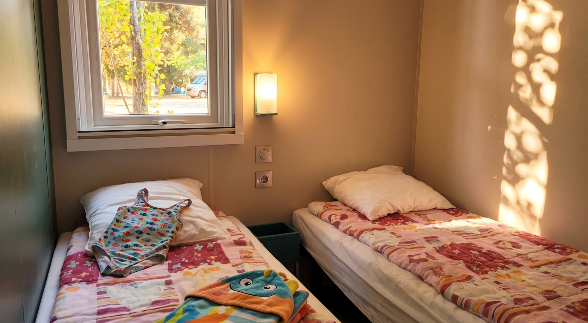 le-sous-bois-mobil-home-cote-jardin-2